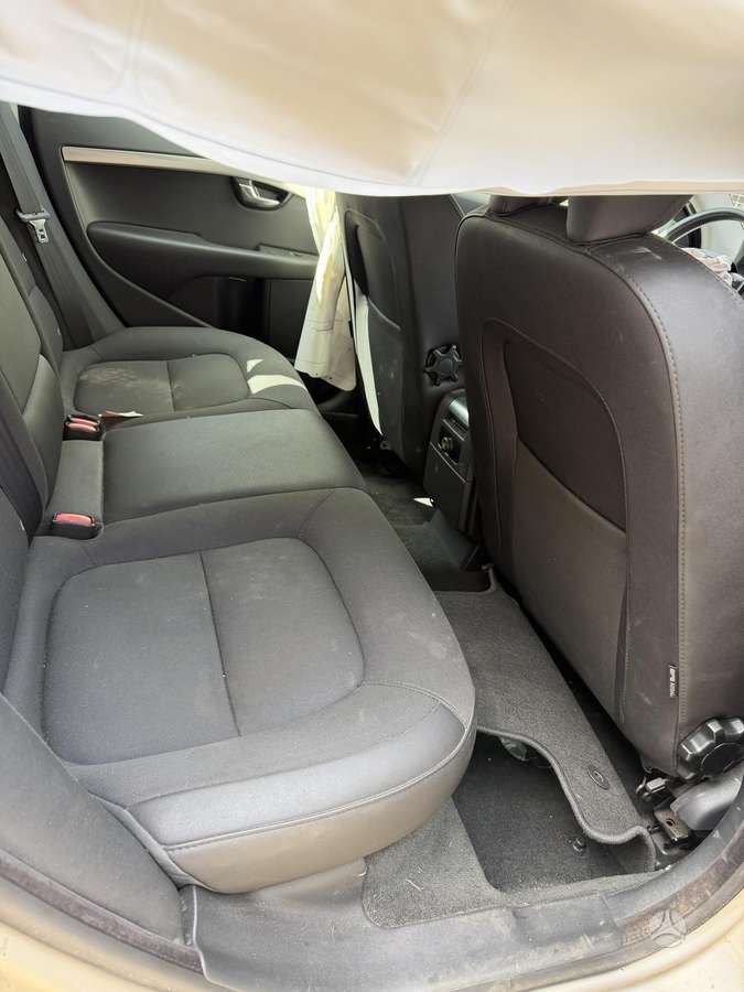 Volvo V70 2012 — photo 9