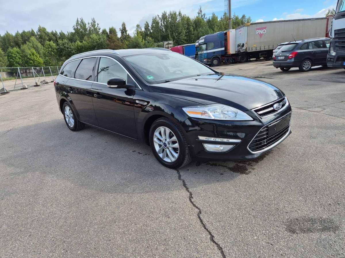Ford Mondeo 2014 — rear view
