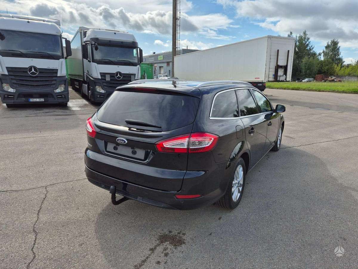 Ford Mondeo 2014 — interior
