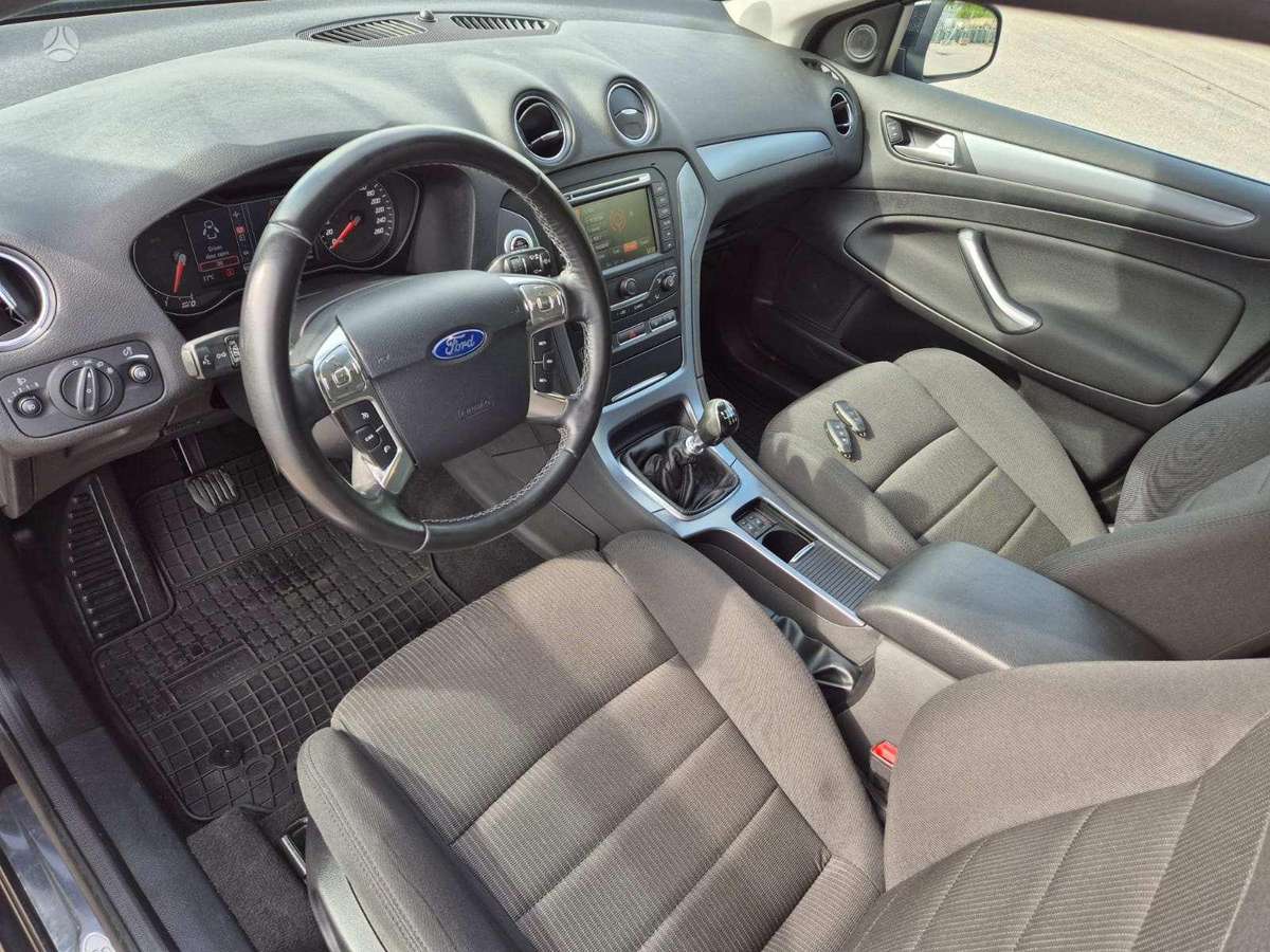 Ford Mondeo 2014 — photo 30