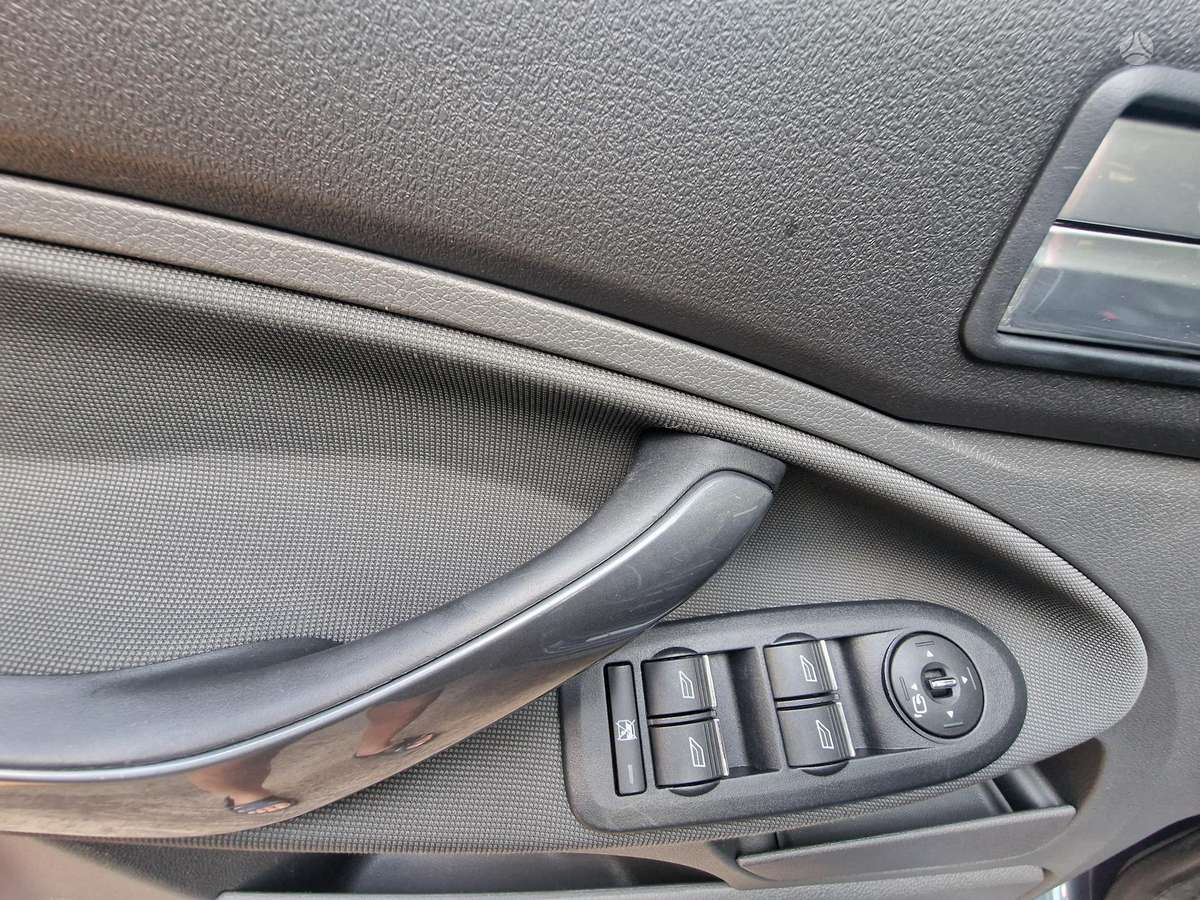 Ford Kuga 2011 — photo 16