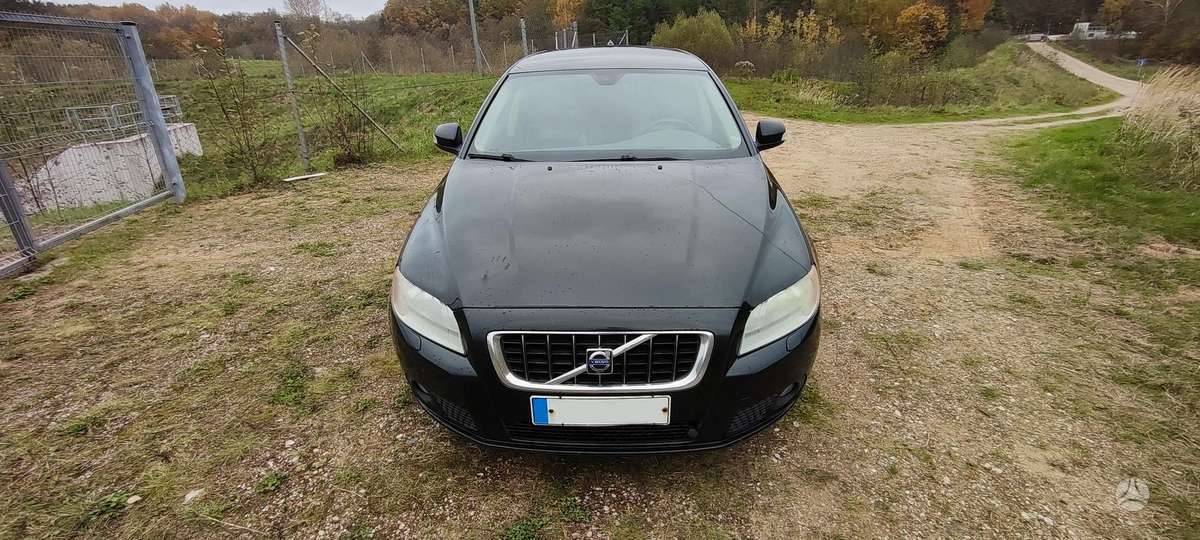 Volvo V70 2008 — rear view