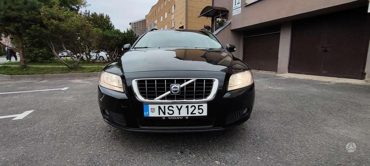 Volvo V70 2008 — rear view