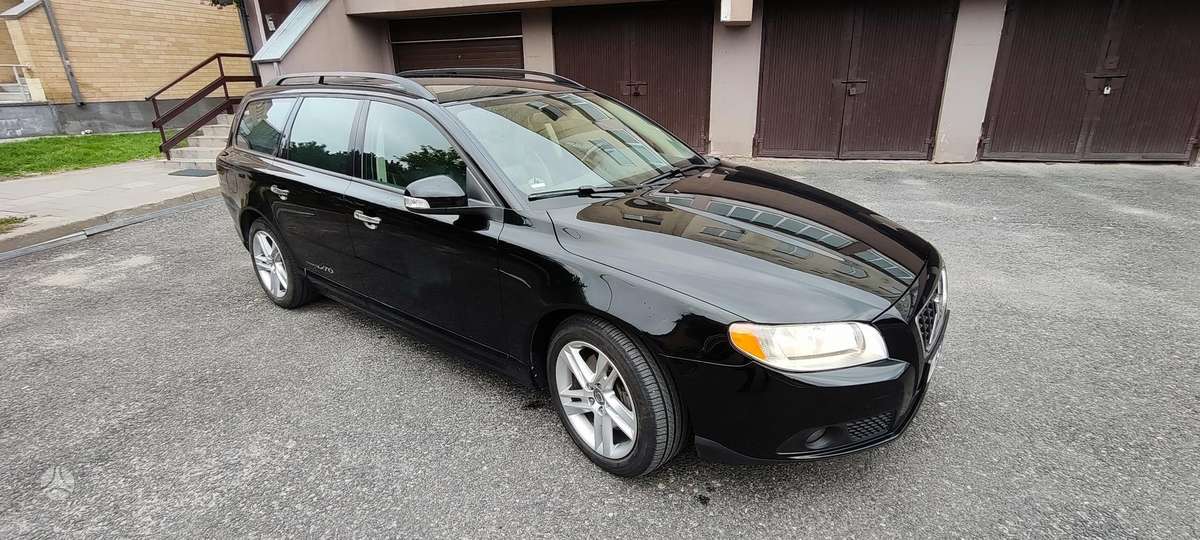 Volvo V70 2008 — interior