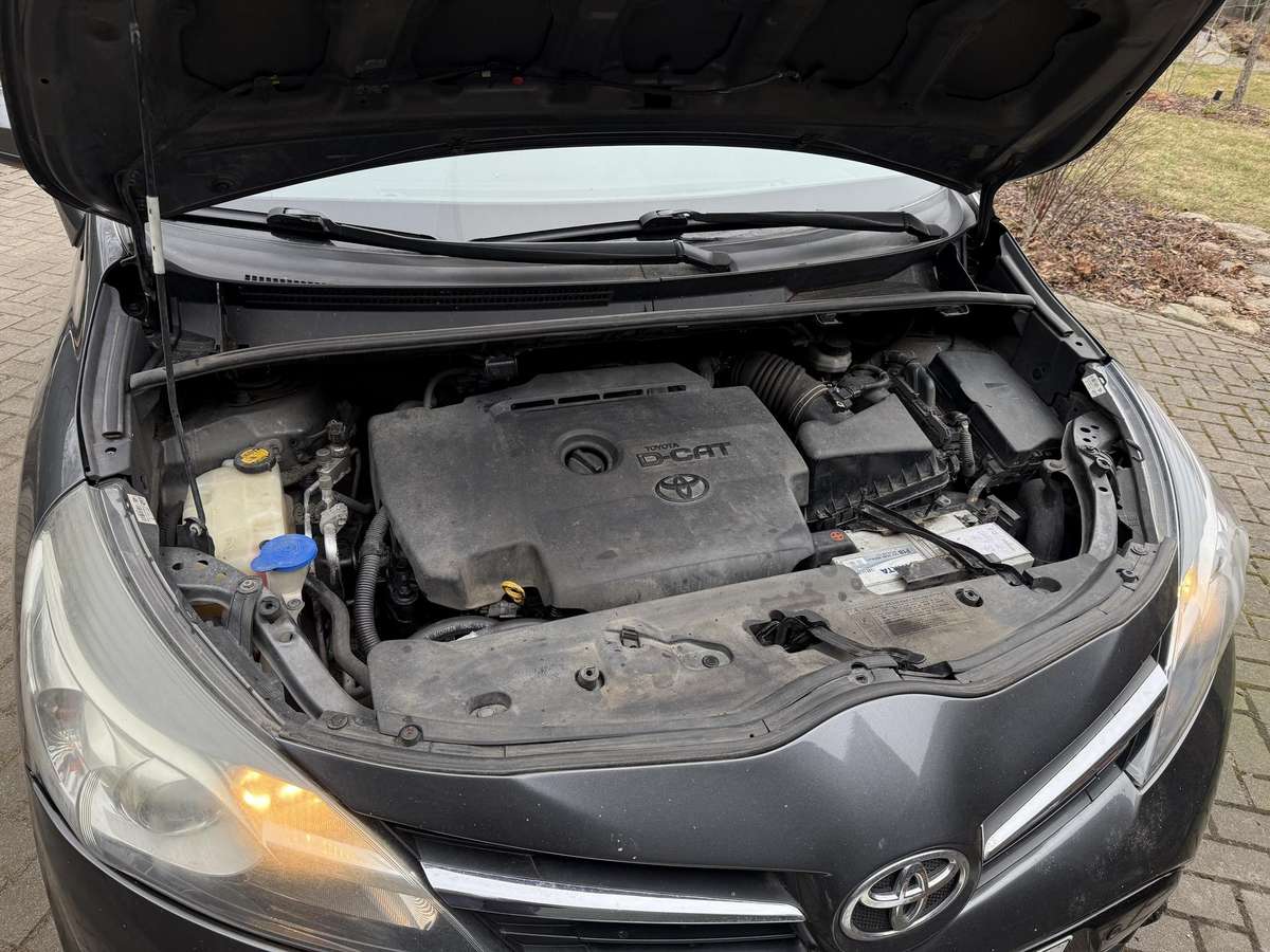 Toyota Verso 2014 — interior