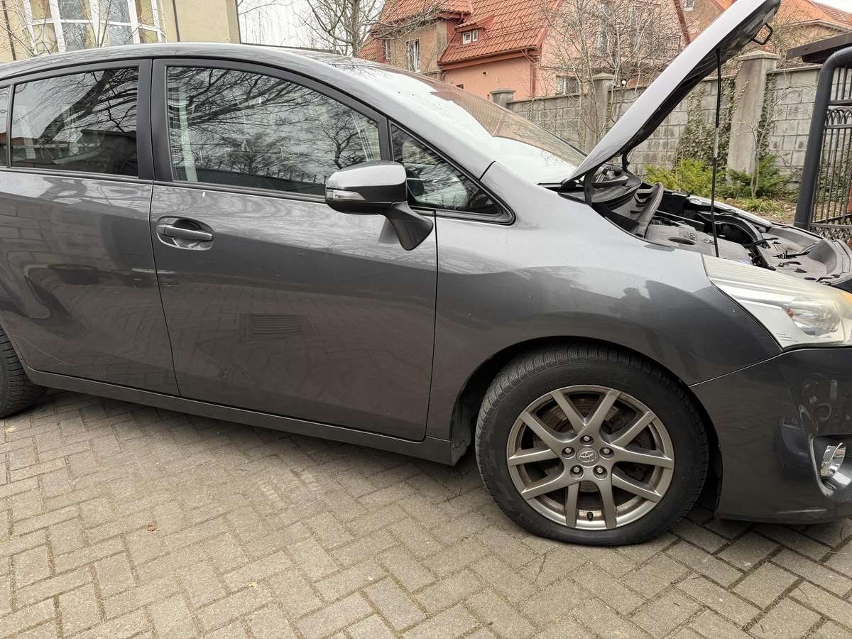 Toyota Verso 2014 — engine 2231 cm³, 150 HP (110kW)