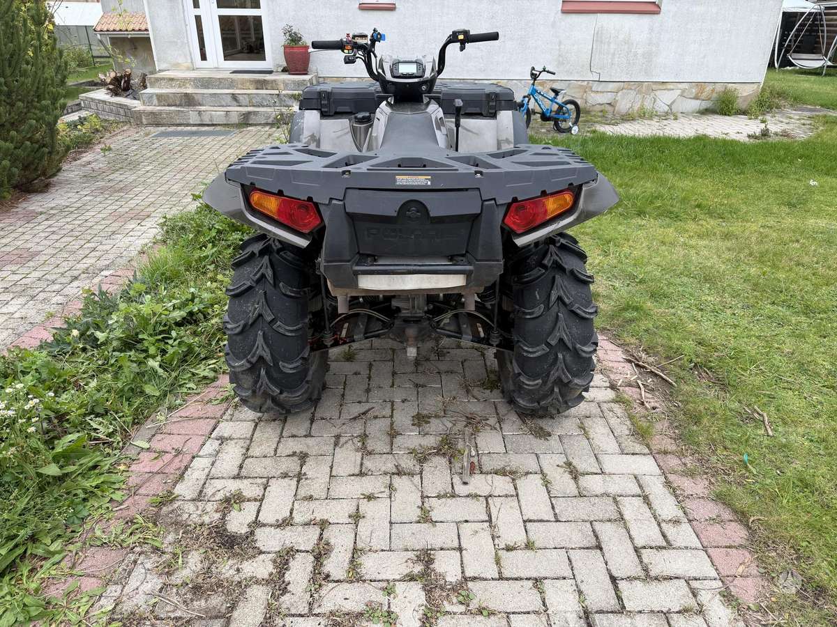 Polaris Sportsman 2014 — interior