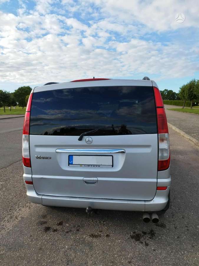 Mercedes-Benz Viano 2004 — rear view