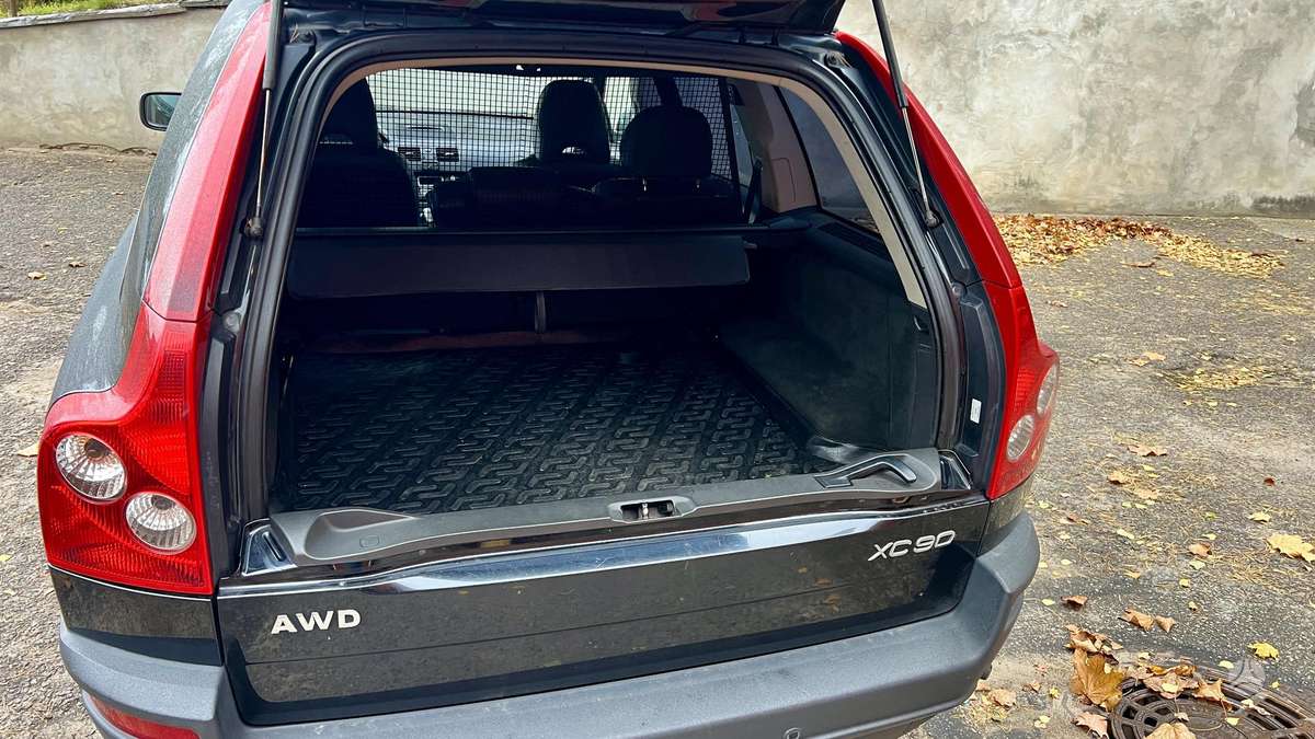Volvo XC90 2005 — engine 2400 cm³, 185 HP (136kW)