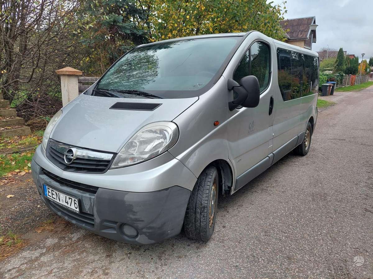 Opel Vivaro 2008 — вигляд ззаду