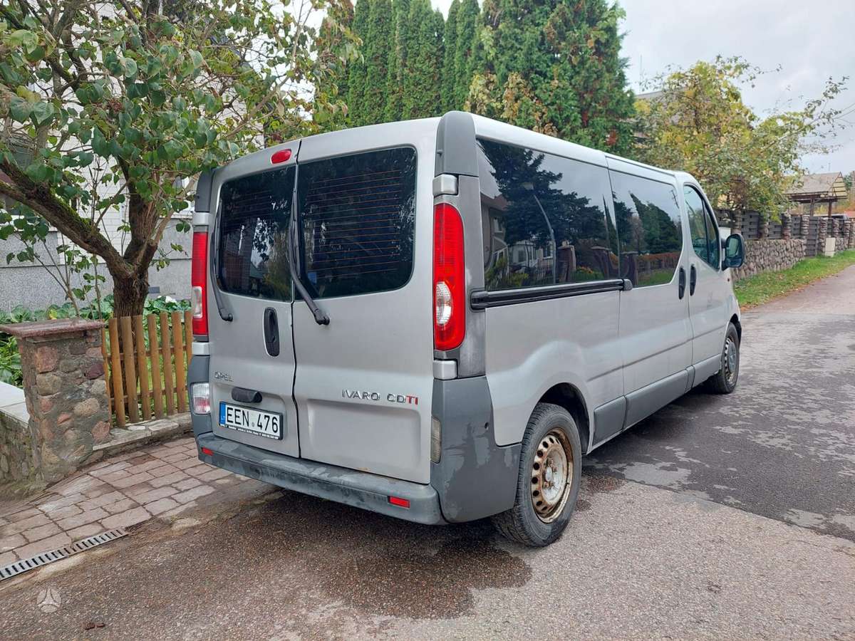 Opel Vivaro 2008 — салон