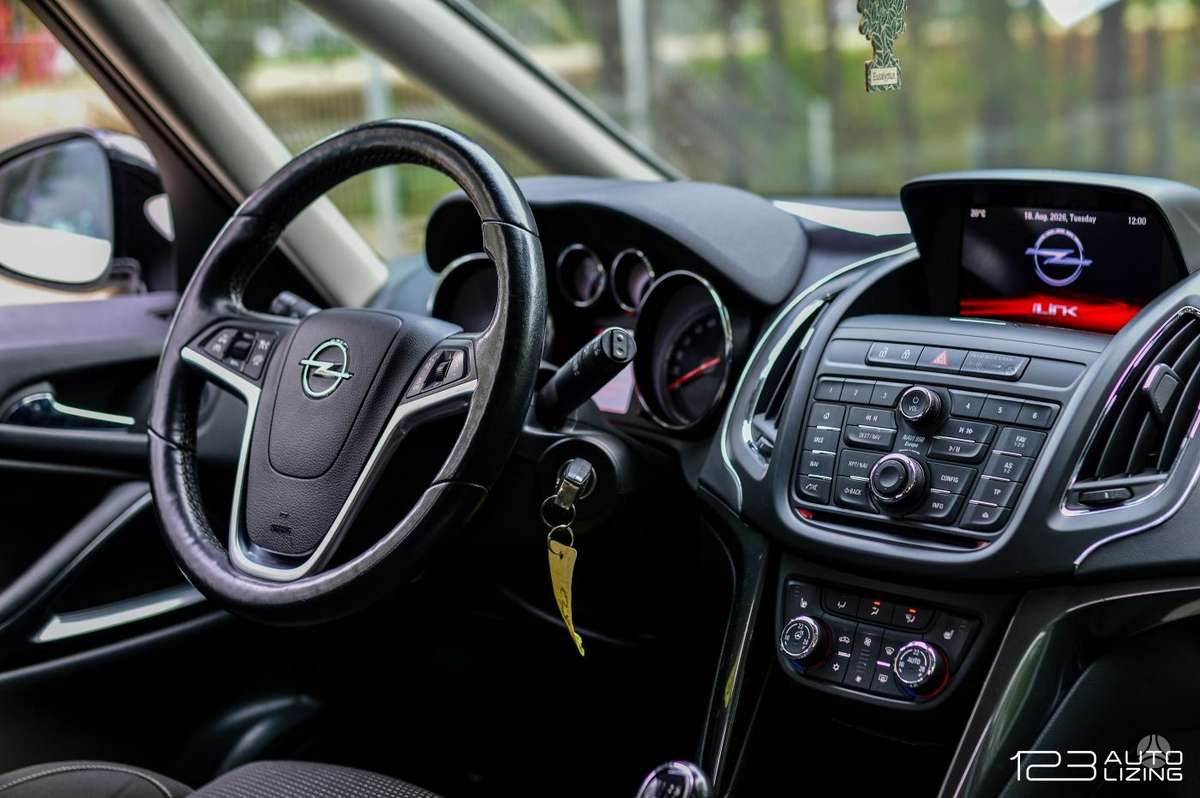 Opel Zafira 2015 — фото 11