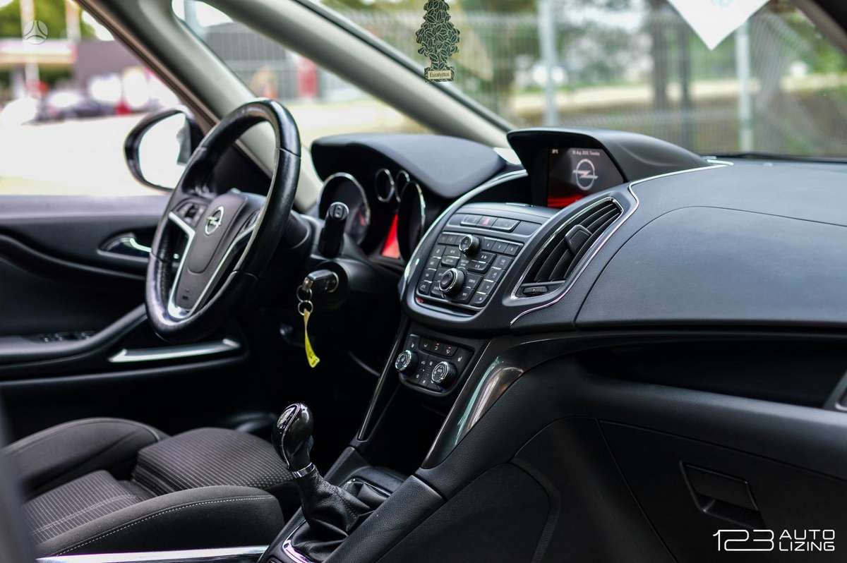 Opel Zafira 2015 — фото 13