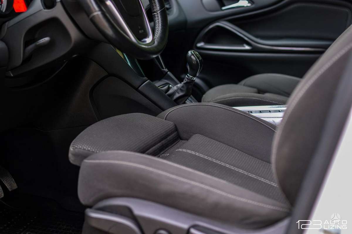 Opel Zafira 2015 — фото 15