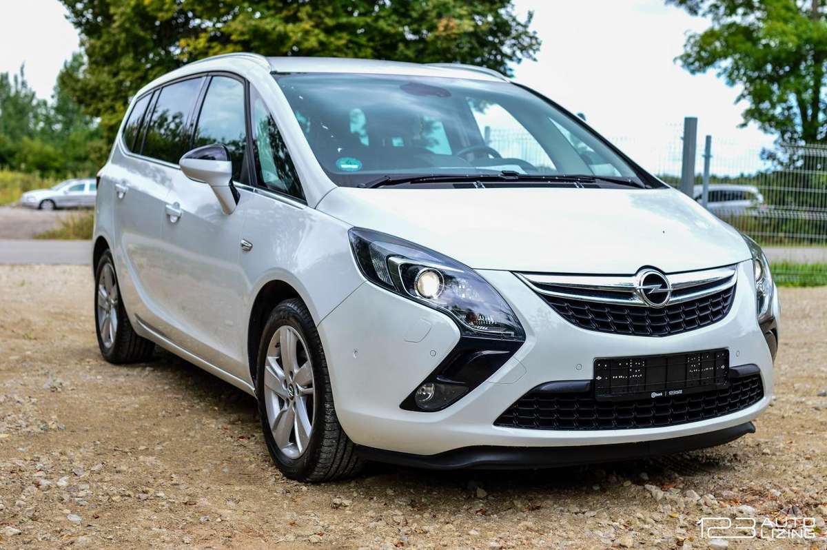 Opel Zafira 2015 — двигун 1600 cm³, 136 HP (100kW)