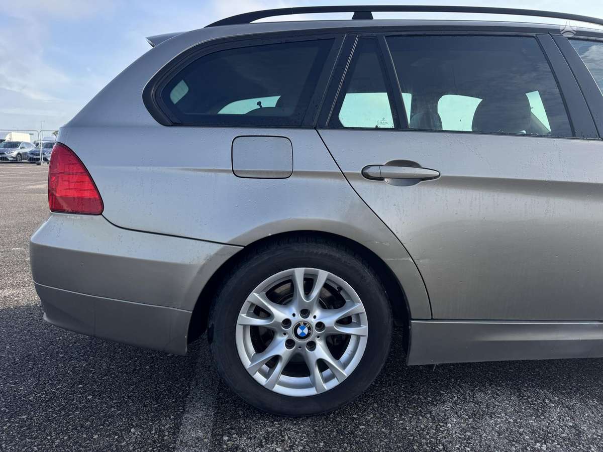 BMW 320 2011 — photo 10