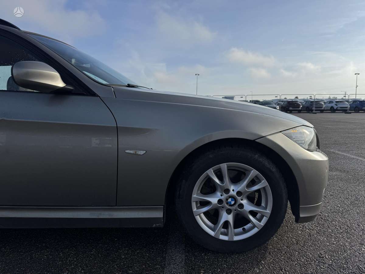 BMW 320 2011 — photo 11