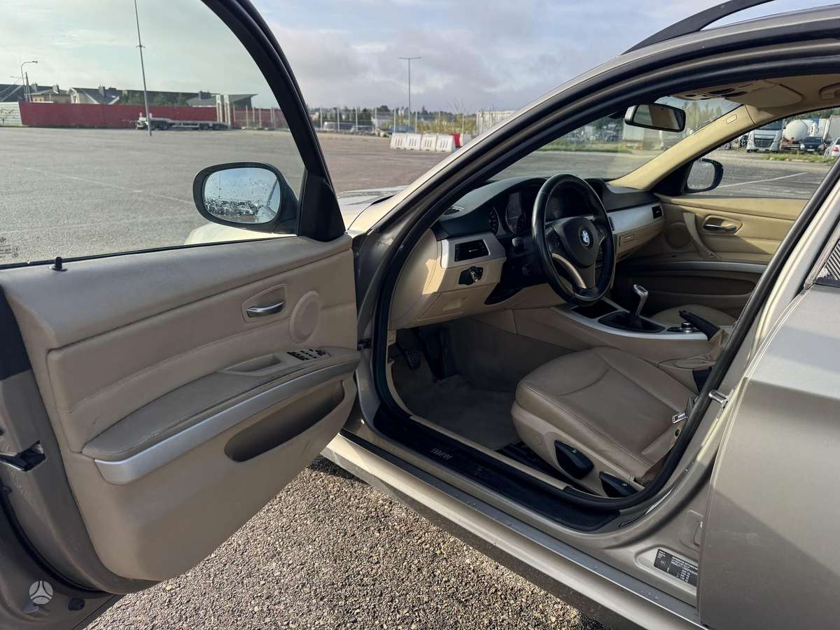 BMW 320 2011 — photo 12