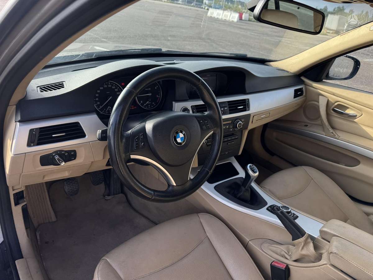 BMW 320 2011 — photo 14