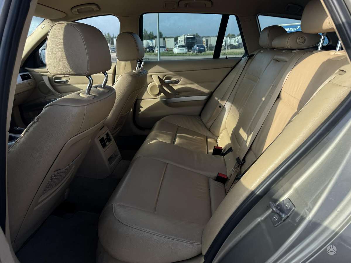 BMW 320 2011 — photo 15