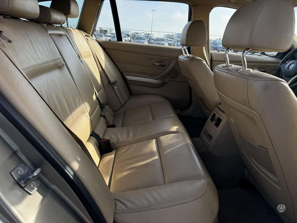 BMW 320 2011 — photo 16