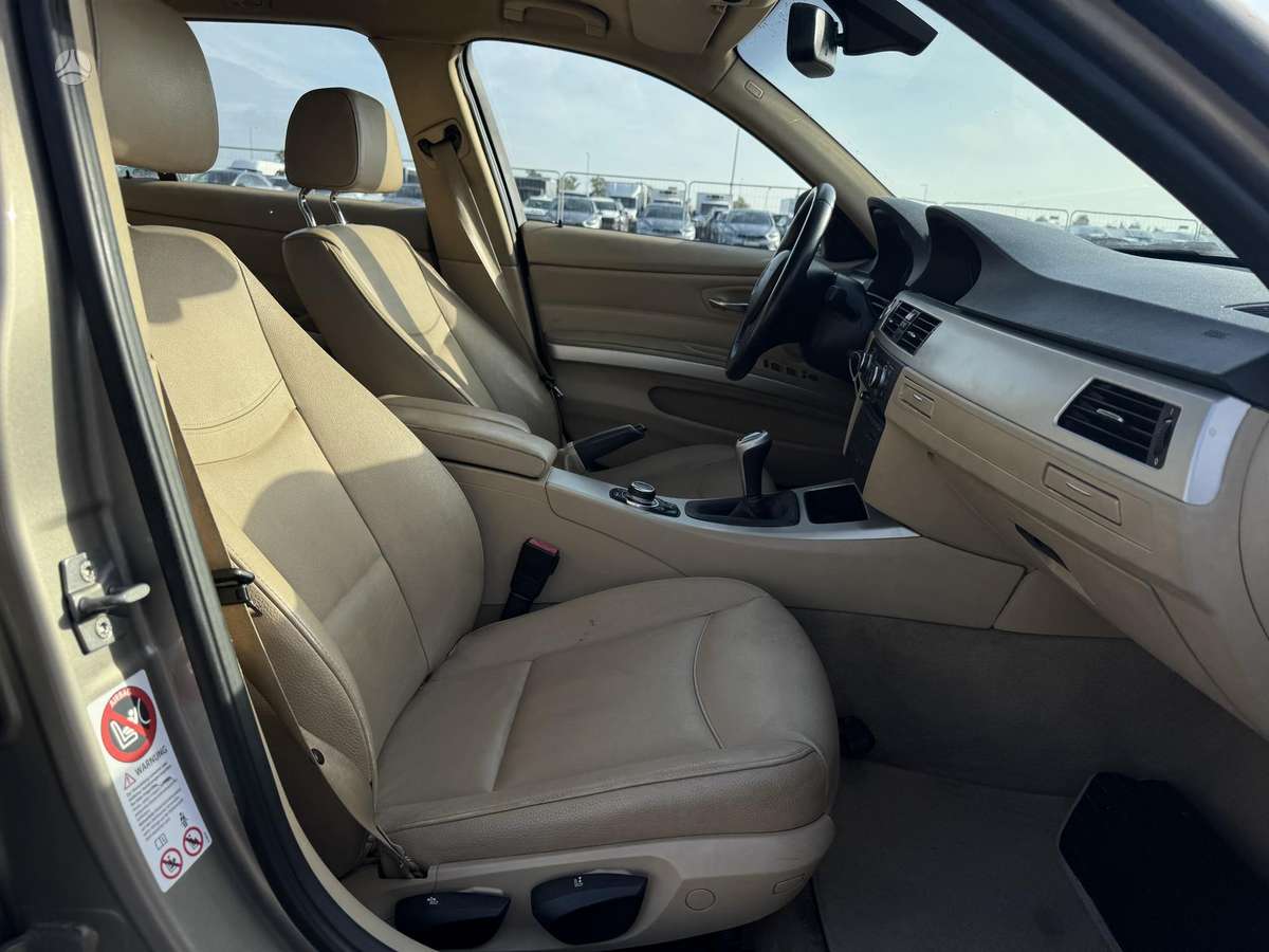 BMW 320 2011 — photo 18