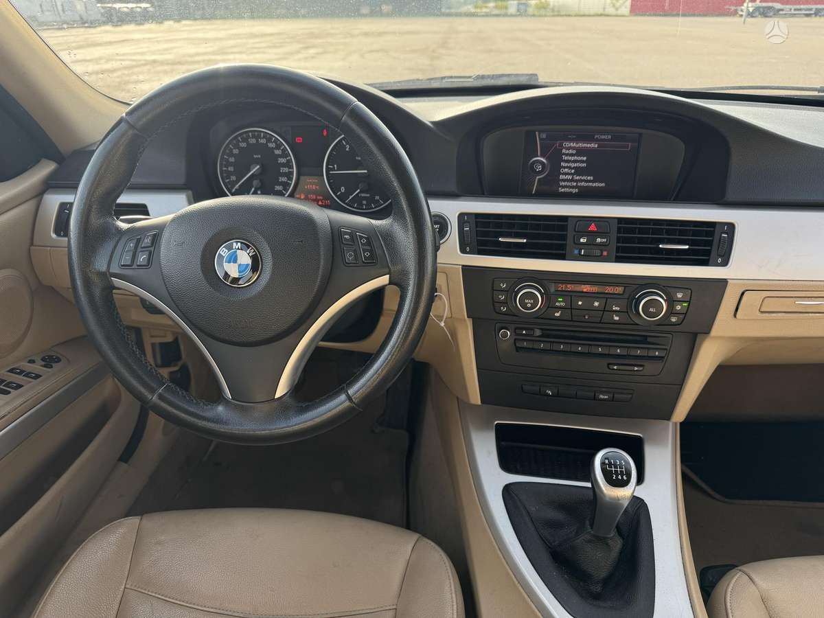 BMW 320 2011 — photo 19