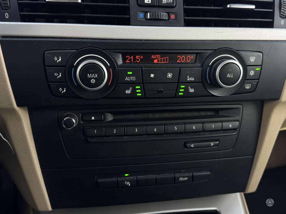 BMW 320 2011 — photo 21