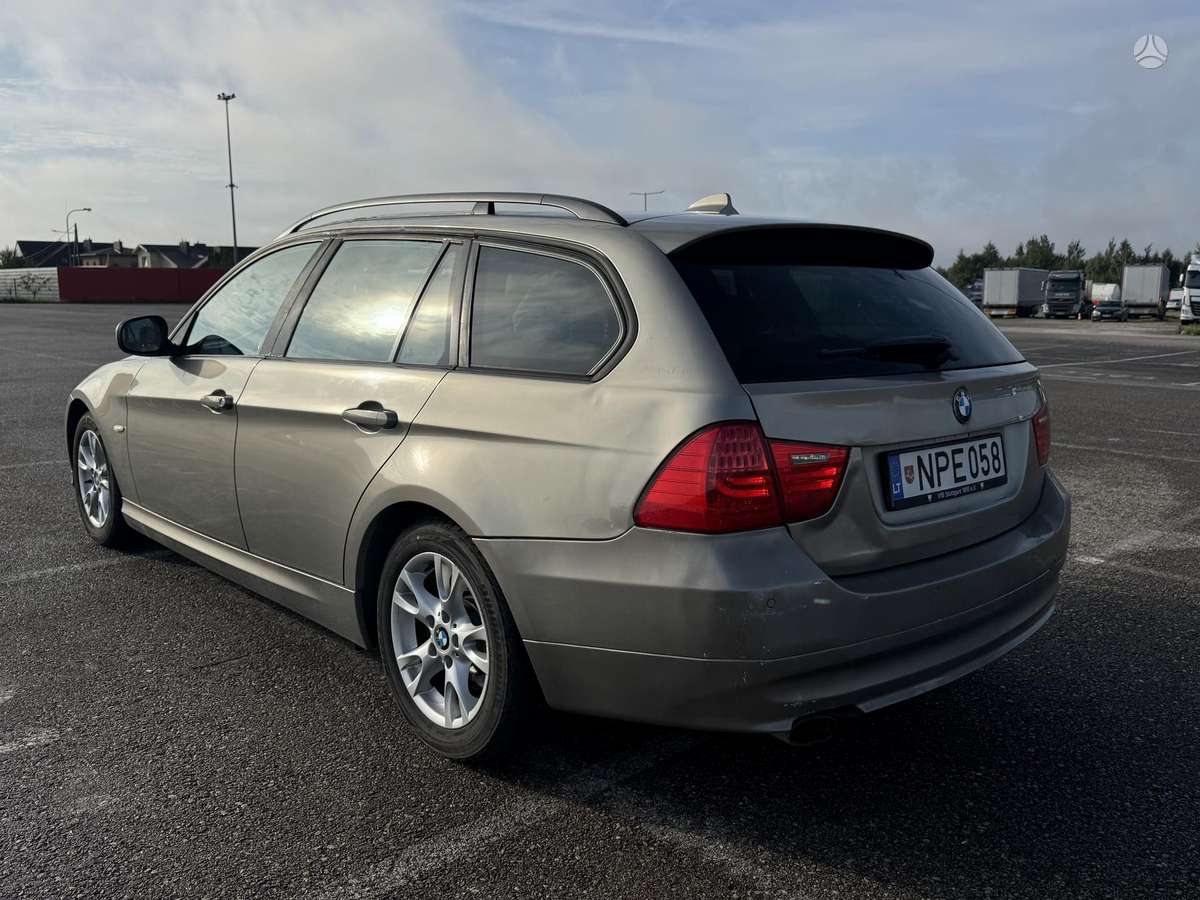 BMW 320 2011 — photo 6