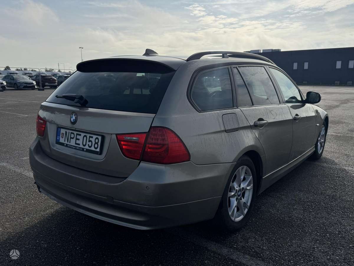 BMW 320 2011 — photo 7