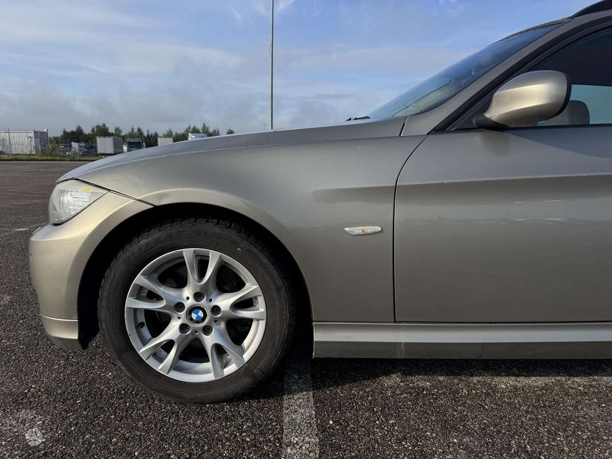 BMW 320 2011 — photo 8