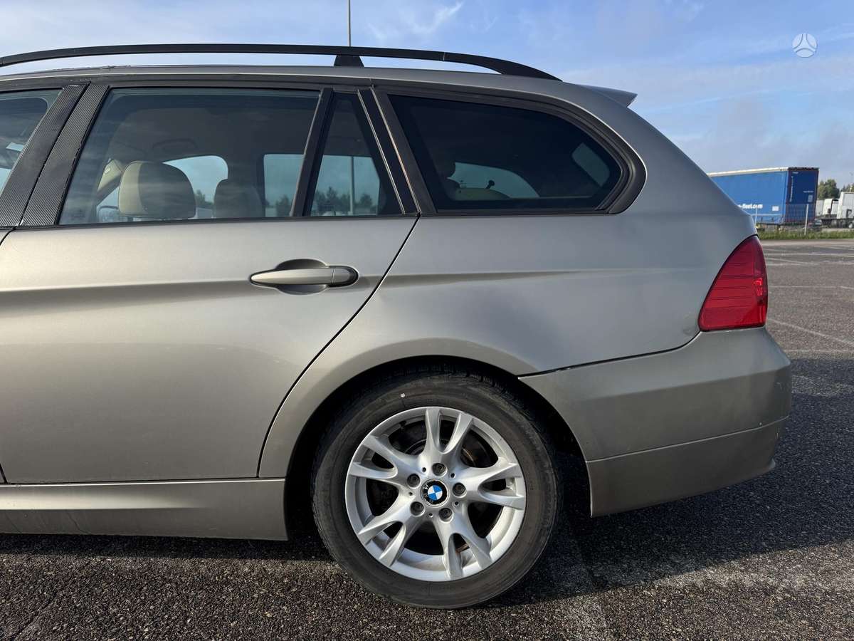 BMW 320 2011 — photo 9
