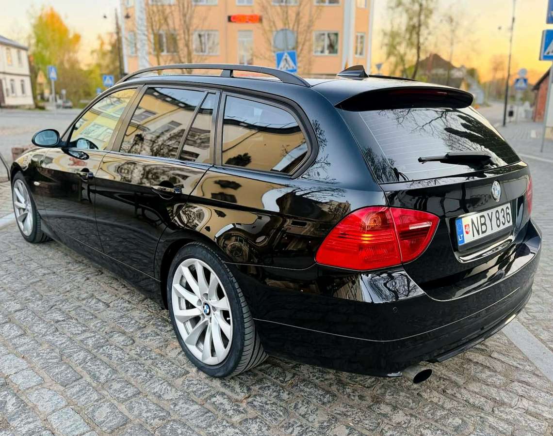 BMW 320 2006 — вигляд ззаду