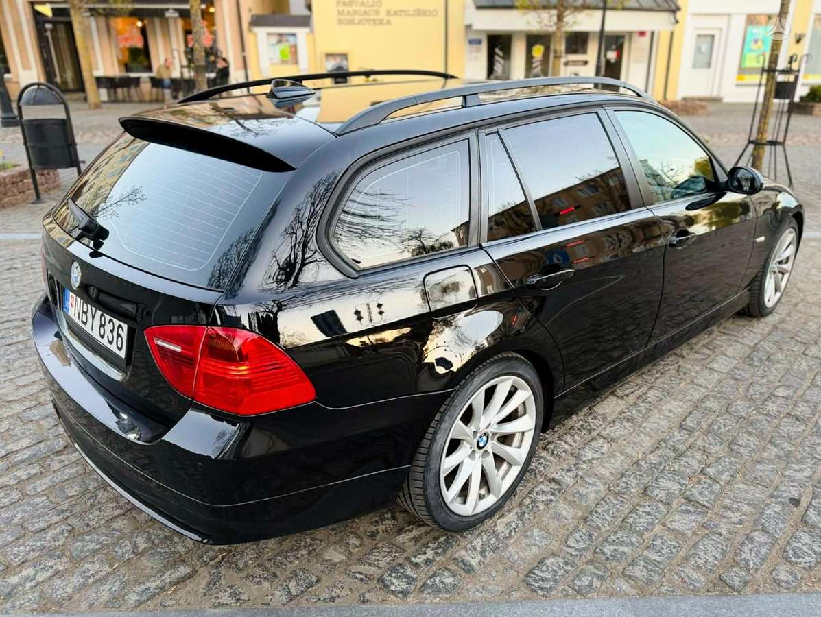 BMW 320 2006 — салон