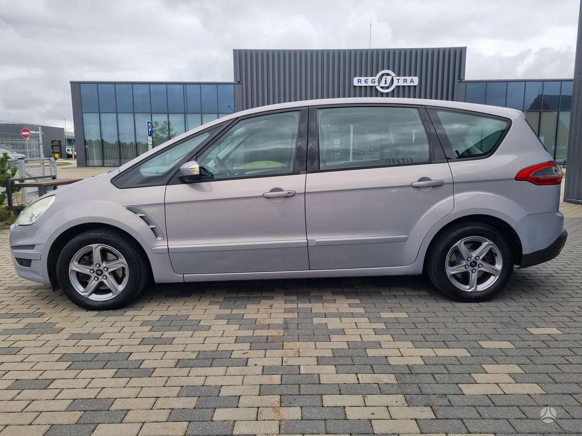 Ford S-MAX 2010 — photo 12