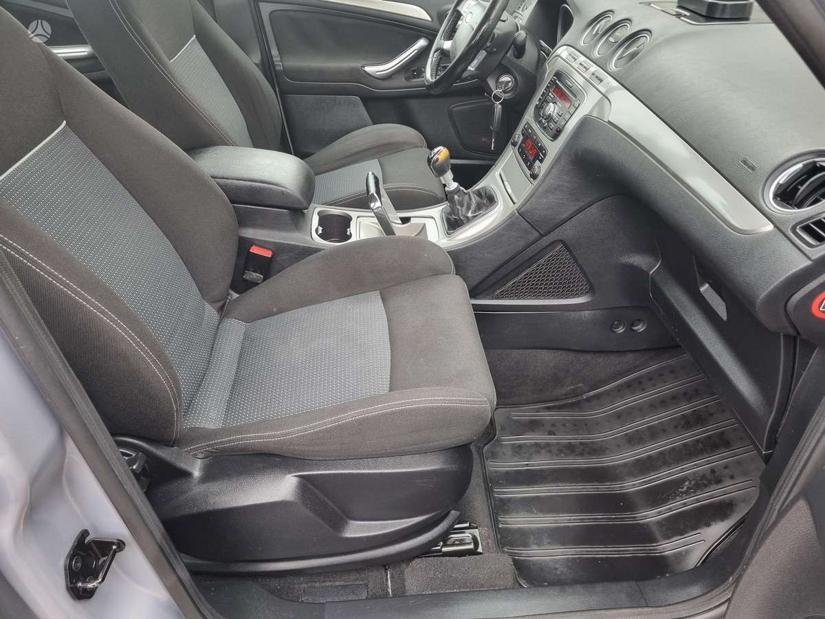 Ford S-MAX 2010 — photo 25