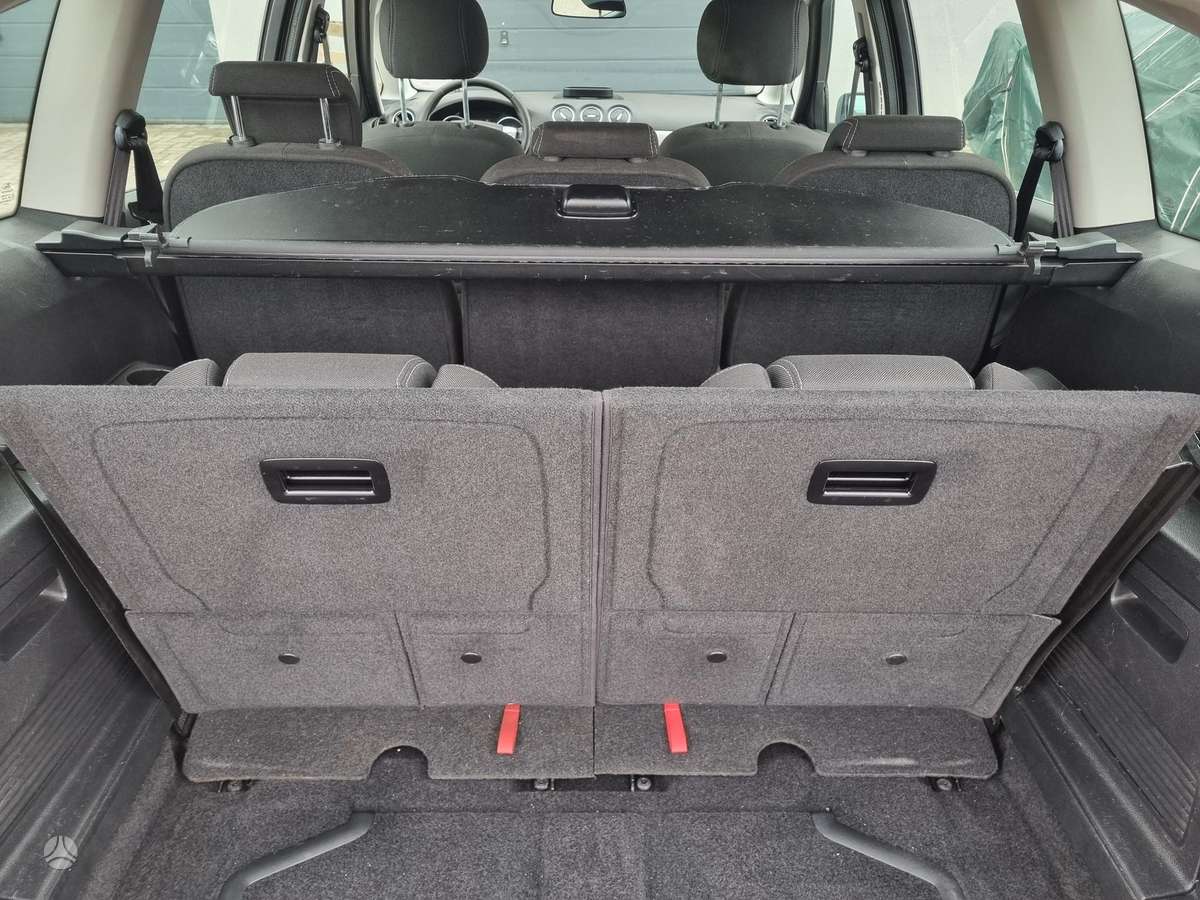 Ford S-MAX 2010 — photo 29