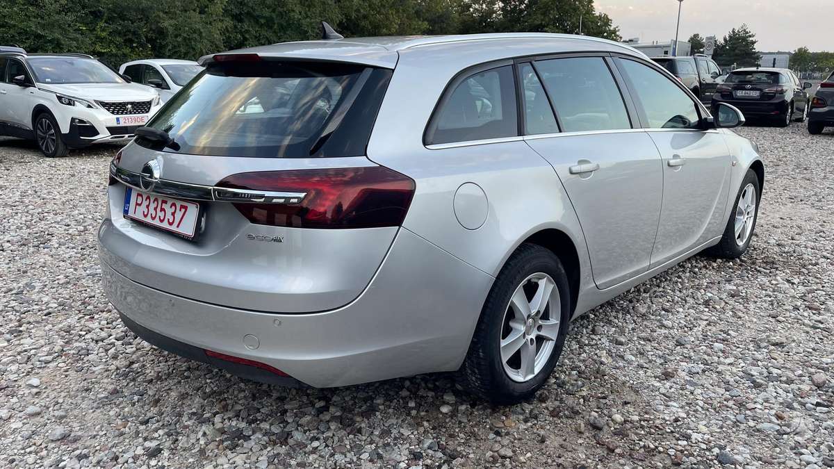 Opel Insignia 2015 — rear view