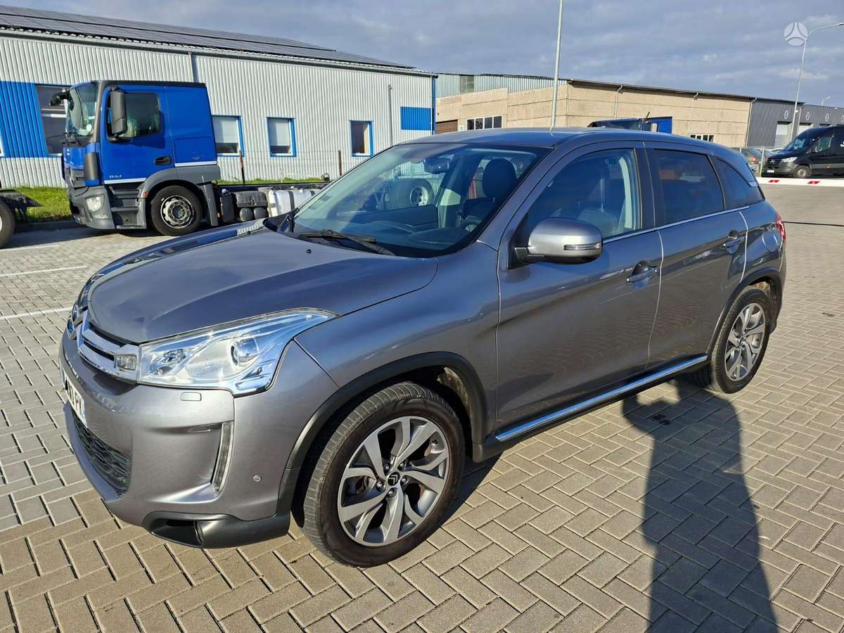 Citroen C4 2013 — rear view