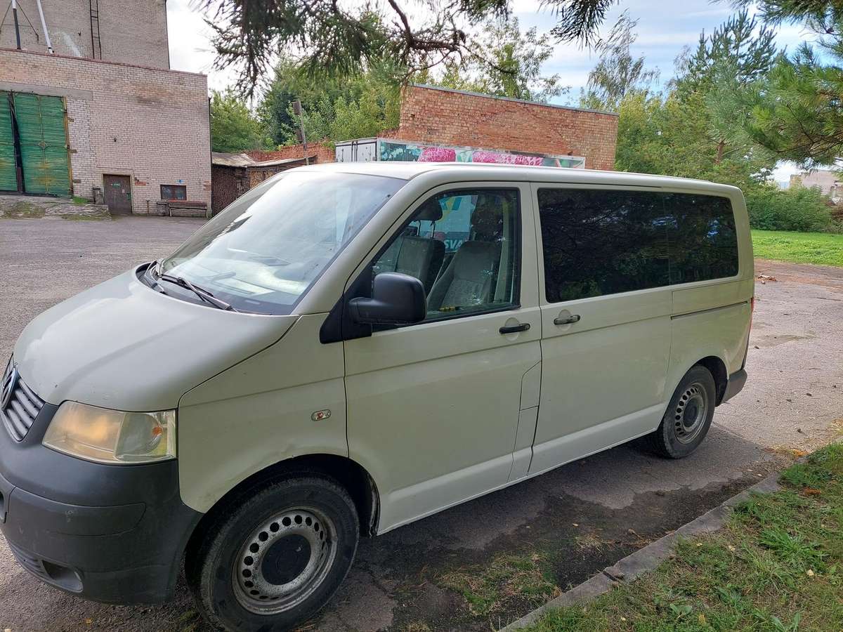 Volkswagen Transporter 2008 — салон