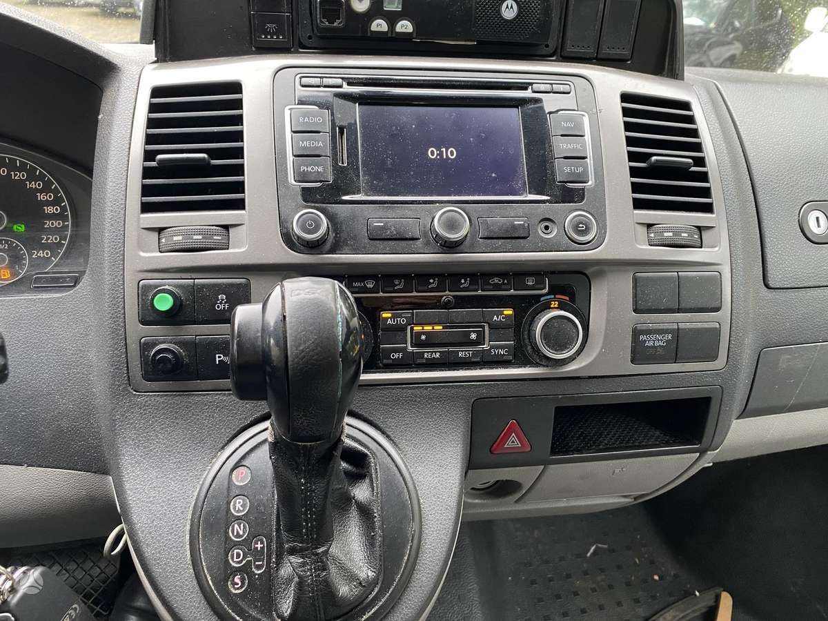 Volkswagen Caravelle 2012 — photo 10