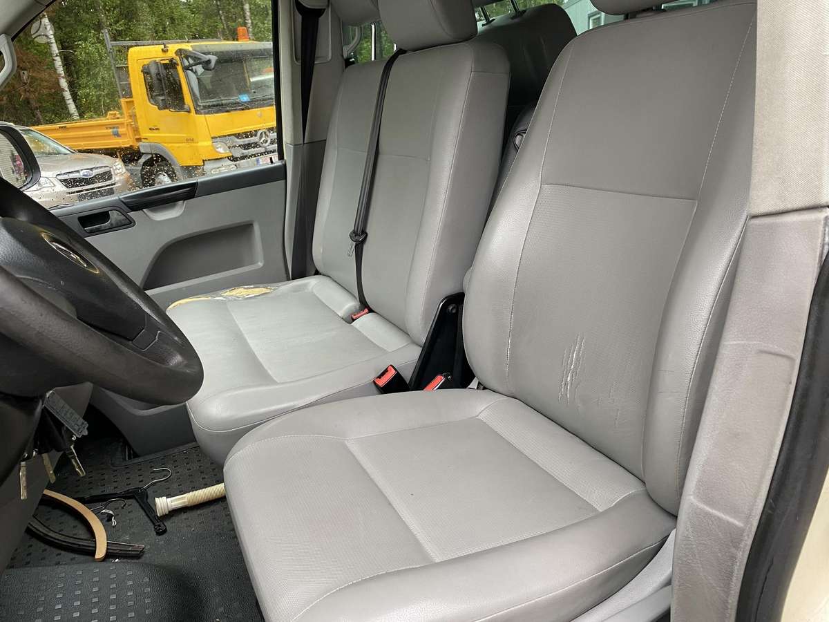 Volkswagen Caravelle 2012 — photo 12