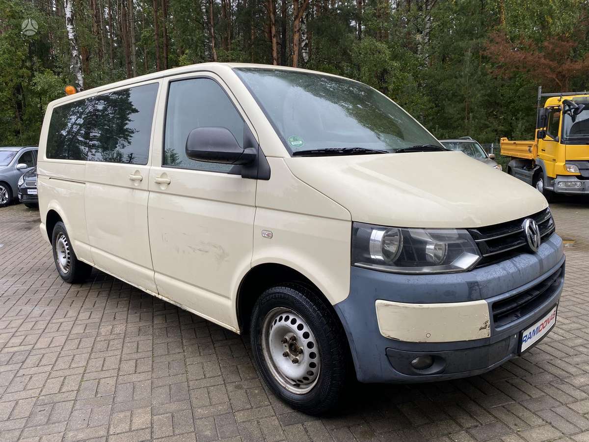 Volkswagen Caravelle 2012 — interior