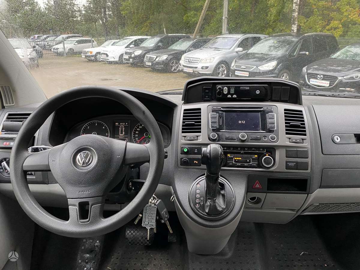 Volkswagen Caravelle 2012 — photo 8