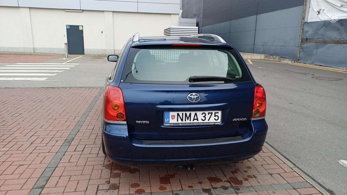 Toyota Avensis 2005 — interior