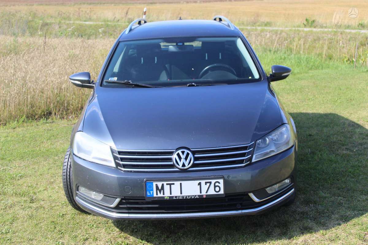 Volkswagen Passat 2014 — rear view