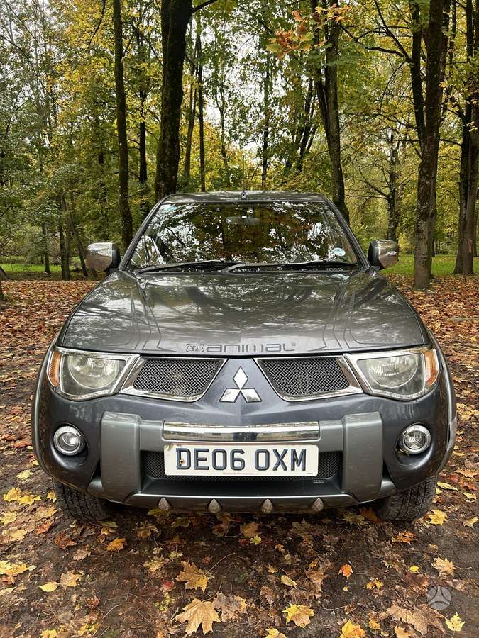Mitsubishi L200 2006 — rear view