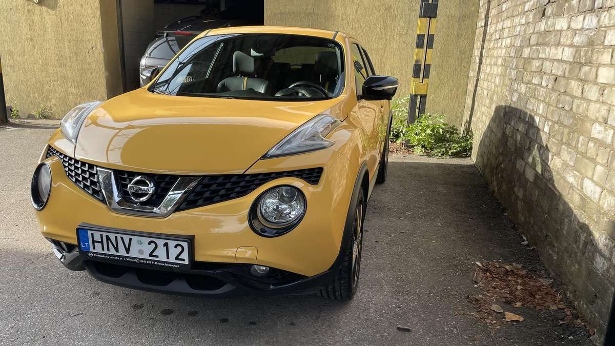 Nissan Juke 2015 — interior