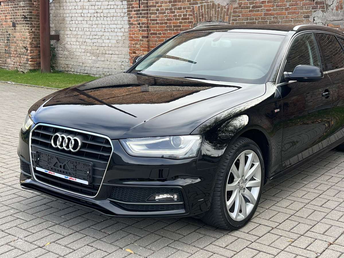 Audi A4 2013 — вигляд ззаду