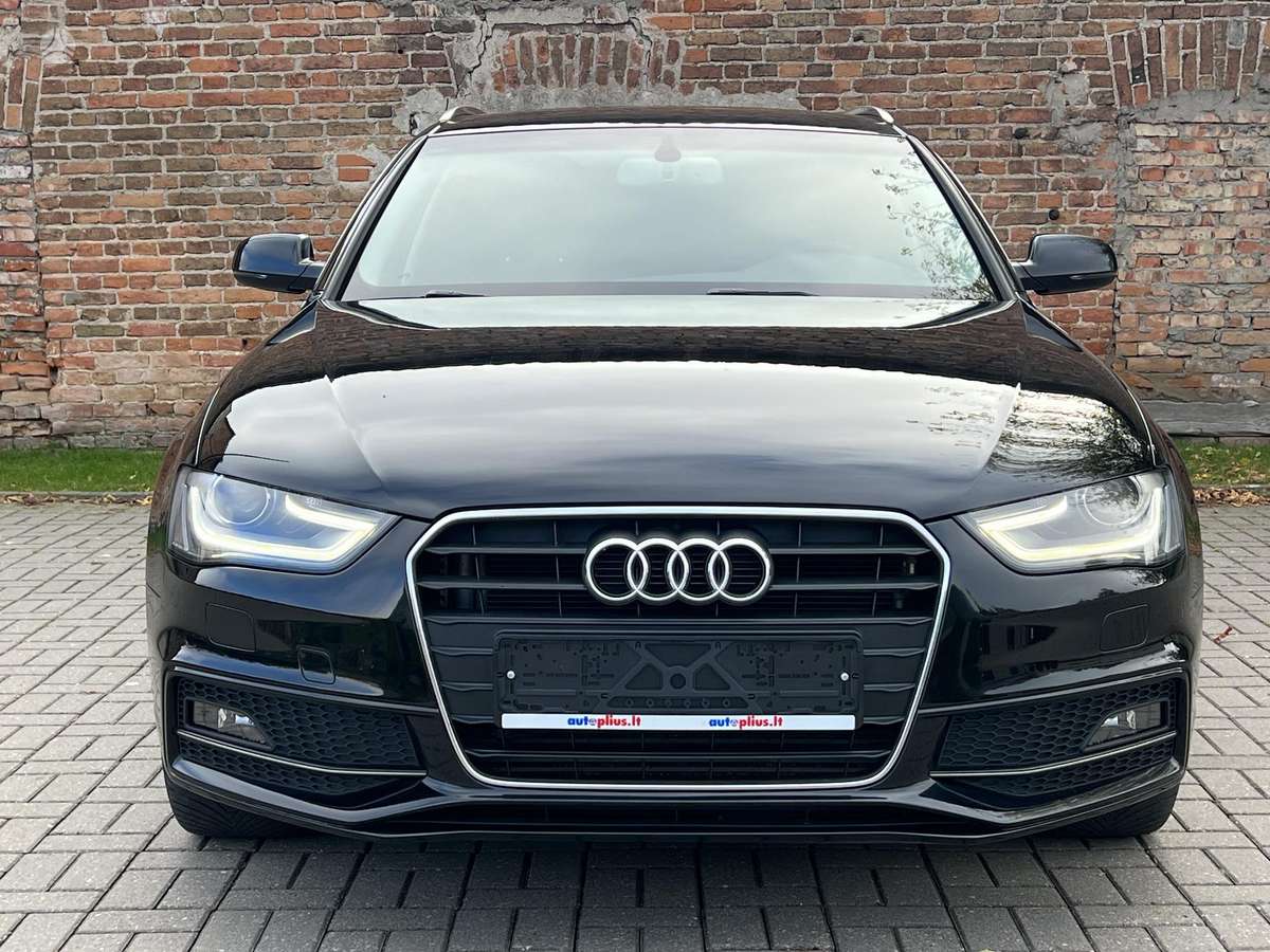 Audi A4 2013 — салон
